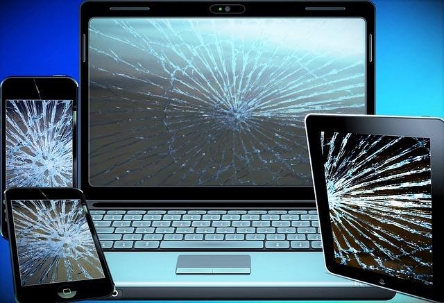 Cybersecurity employee stops looking to serve his aunt after she throws a laptop down her stairs, loses 6 years of photos, and accuses the tech-savvy nephew of hiding a magic repair