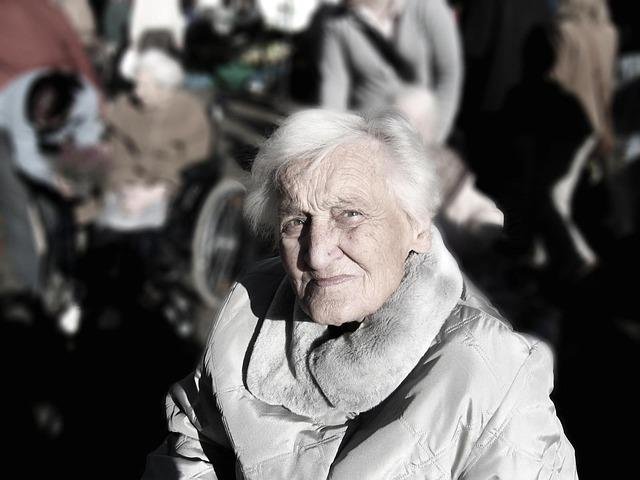 elderly woman locksmith scam
